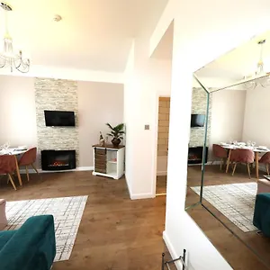 https://gorgeous-interior-designed-1-bedroom-home.tophotelsbath.com